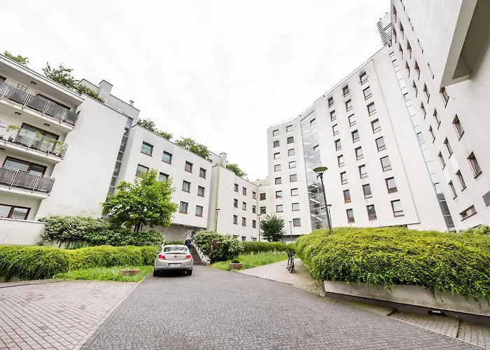 Metro Kondratowicza Spacious Apartment
