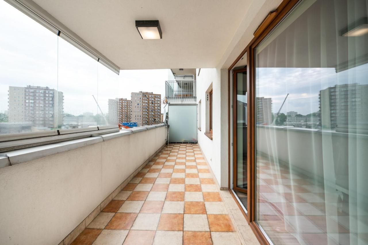 Metro Kondratowicza Spacious Apartment Warschau
